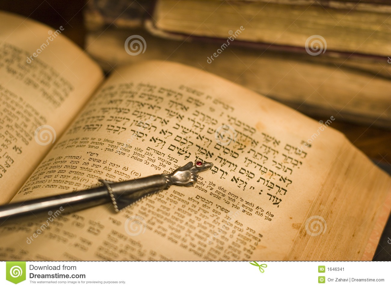 LA BIBBIA EBRAICA La Bibbia ebraica (per i cristiani l'a. T.